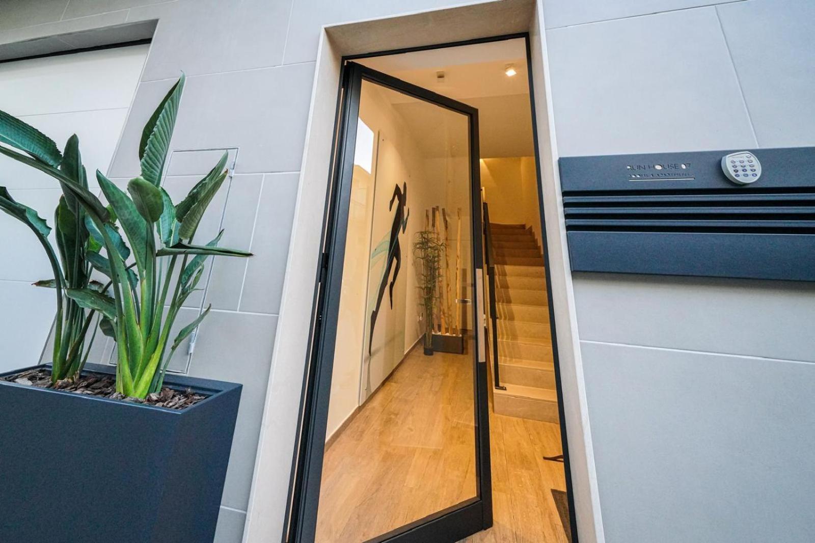Run House 07 Rooms & Apartments Кассано-делле-Мурдже Екстер'єр фото